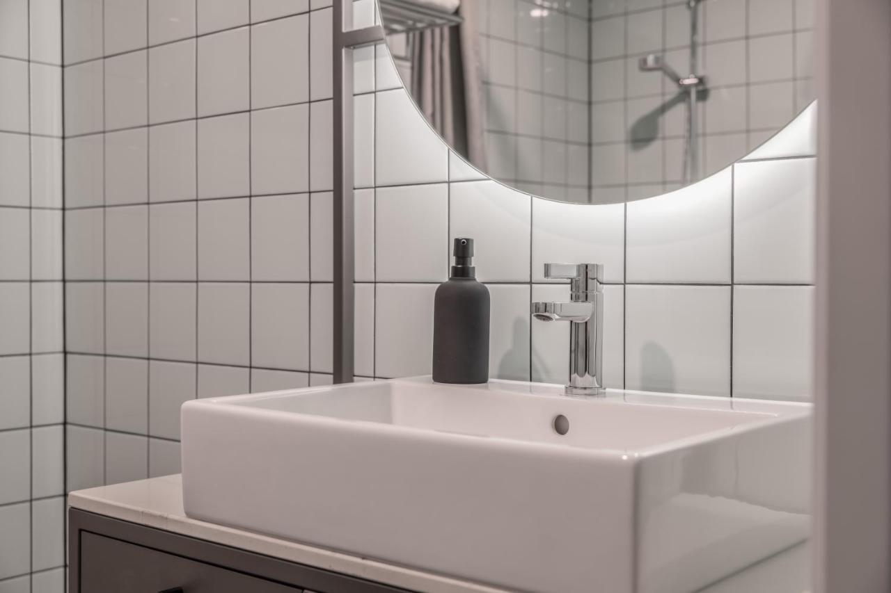 Homex Hotel For Gamers Täby Buitenkant foto