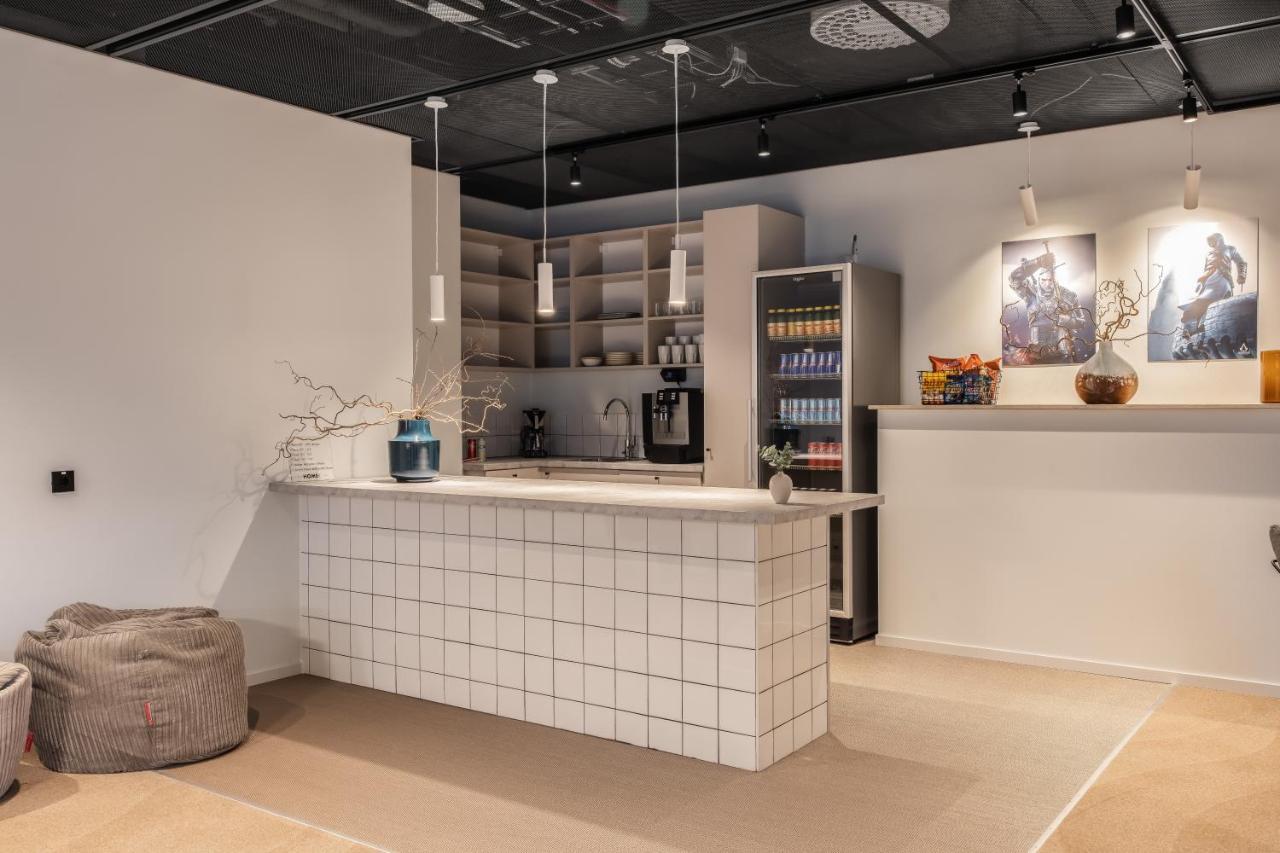 Homex Hotel For Gamers Täby Buitenkant foto